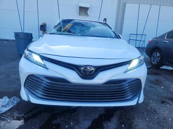 2020 TOYOTA CAMRY XLE
