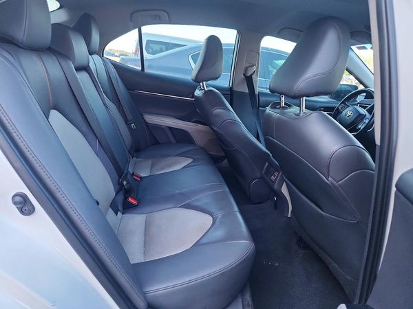 2020 TOYOTA CAMRY XLE