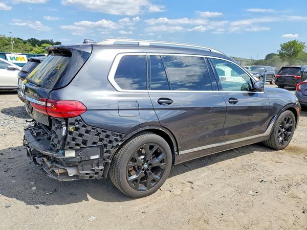 2022 BMW X7
