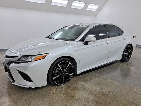 2020 TOYOTA CAMRY XSE — Front 3/4