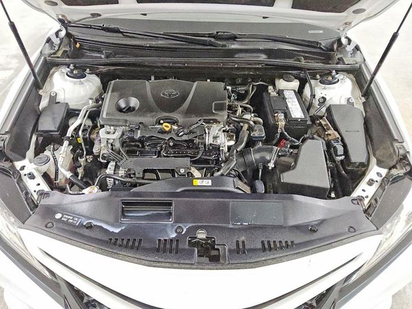 2020 TOYOTA CAMRY XSE — Engine bay