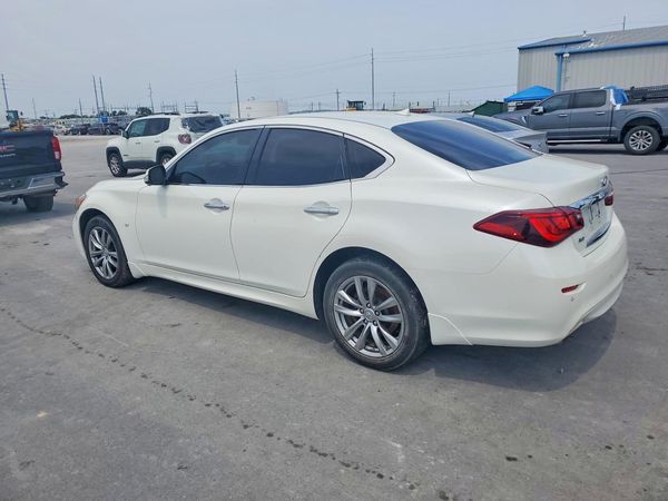 2016 INFINITI Q70