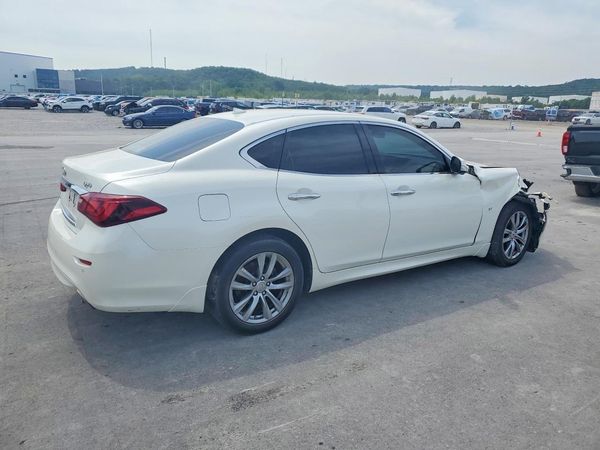 2016 INFINITI Q70