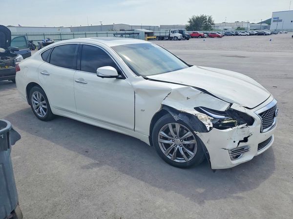 2016 INFINITI Q70
