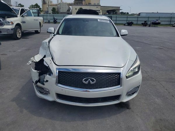 2016 INFINITI Q70