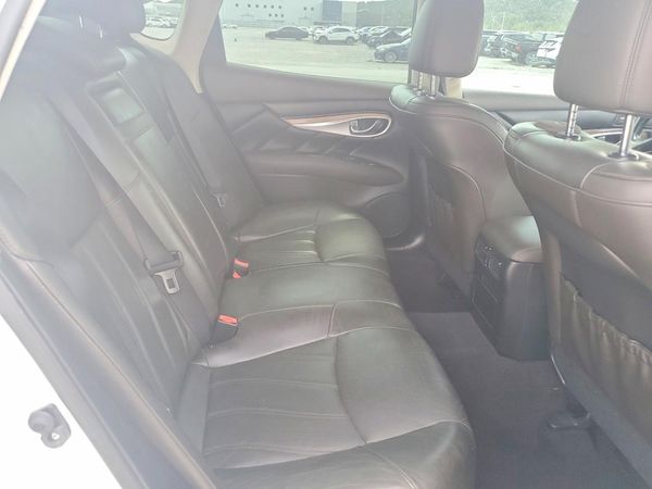 2016 INFINITI Q70