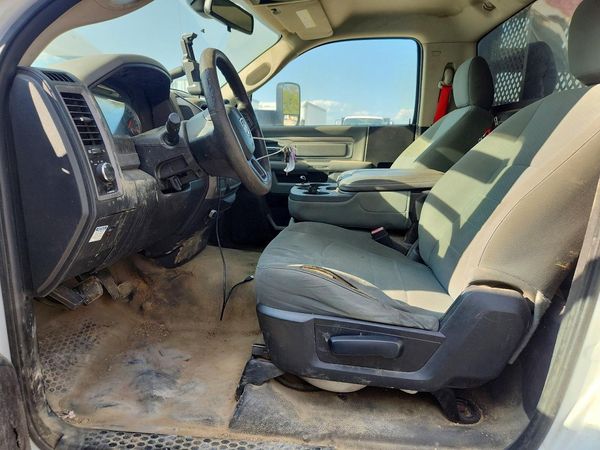 2016 RAM 5500 REG CAB CHASSIS