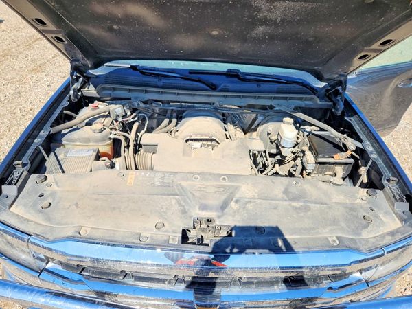 2018 CHEVROLET SILVERADO LT — Engine bay