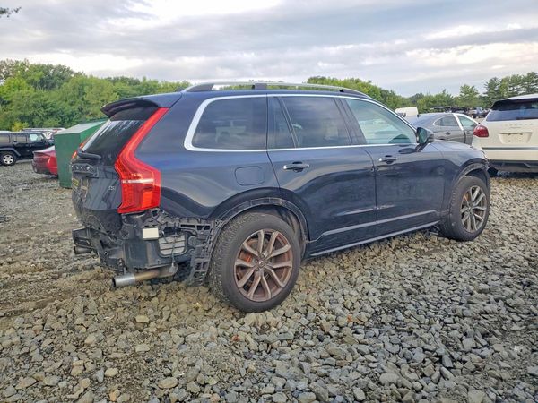 2019 VOLVO XC90 Momentum