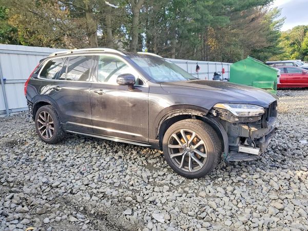2019 VOLVO XC90 Momentum