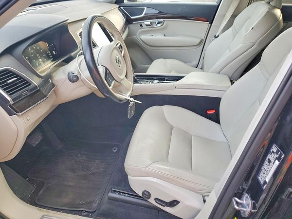 2019 VOLVO XC90 Momentum