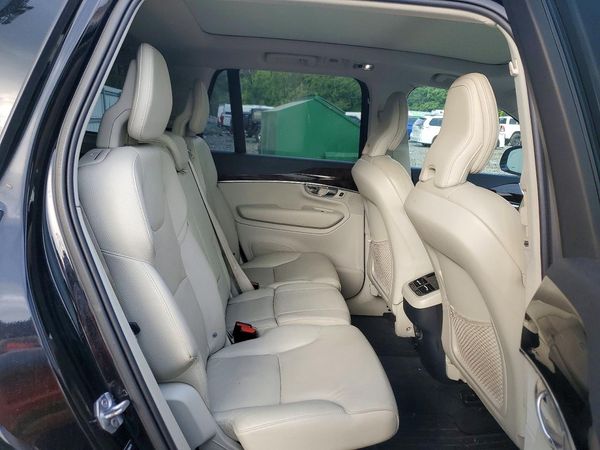 2019 VOLVO XC90 Momentum
