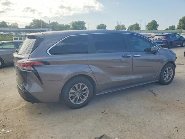 2021 TOYOTA SIENNA