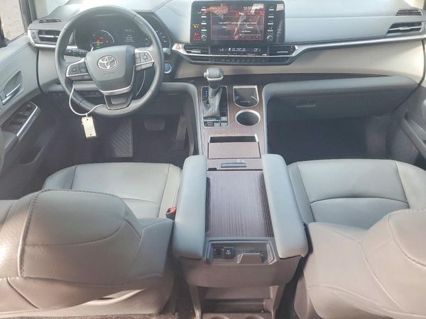 2021 TOYOTA SIENNA