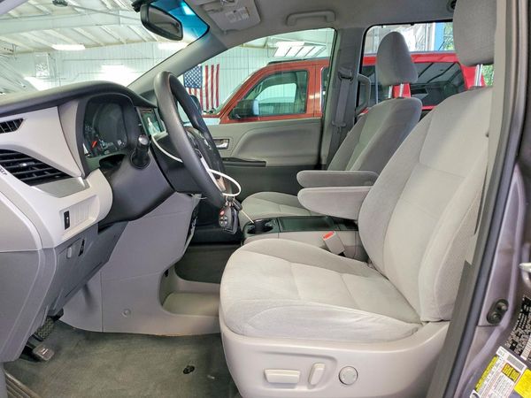 2015 TOYOTA SIENNA