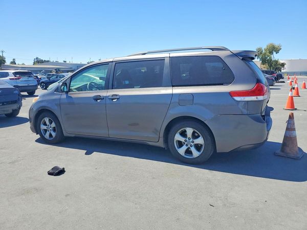 2012 TOYOTA SIENNA