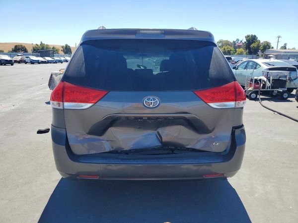 2012 TOYOTA SIENNA