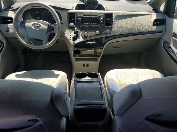 2012 TOYOTA SIENNA