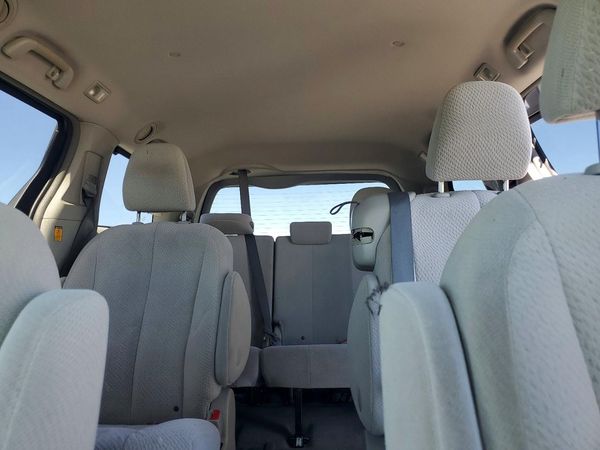 2012 TOYOTA SIENNA