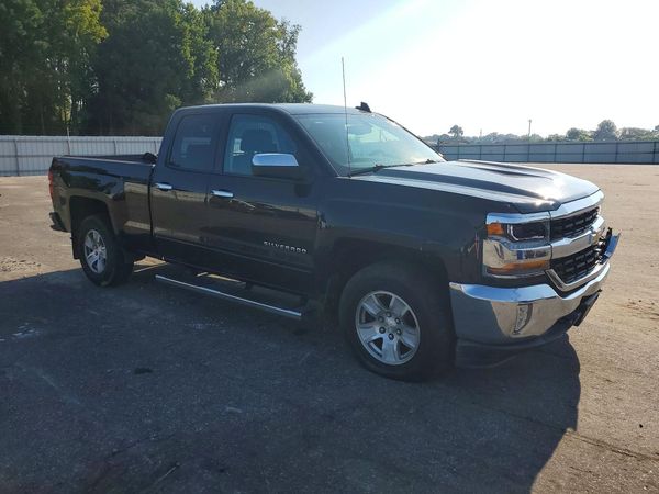 2018 CHEVROLET SILVERADO LT — Passenger 3/4