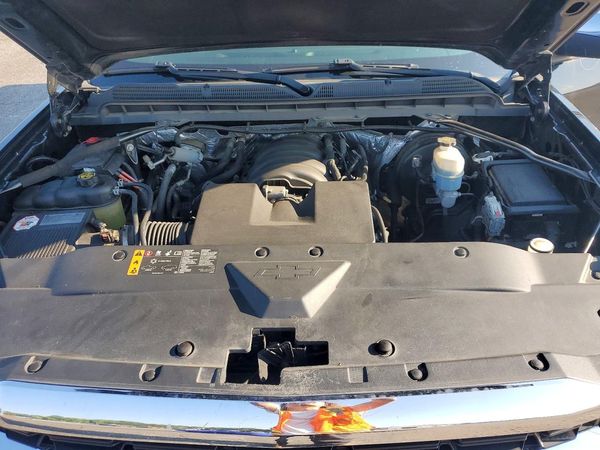 2018 CHEVROLET SILVERADO LT — Engine bay