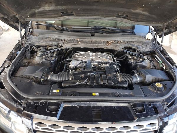 2016 LAND ROVER RANGEROVER — Engine bay