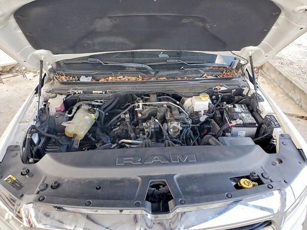 2020 RAM 1500 Big Horn, Lonestar — Engine bay