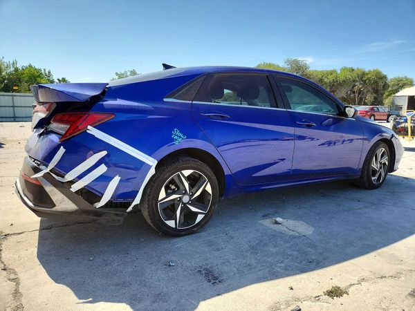 2024 HYUNDAI ELANTRA