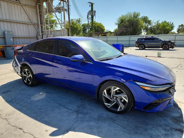 2024 HYUNDAI ELANTRA