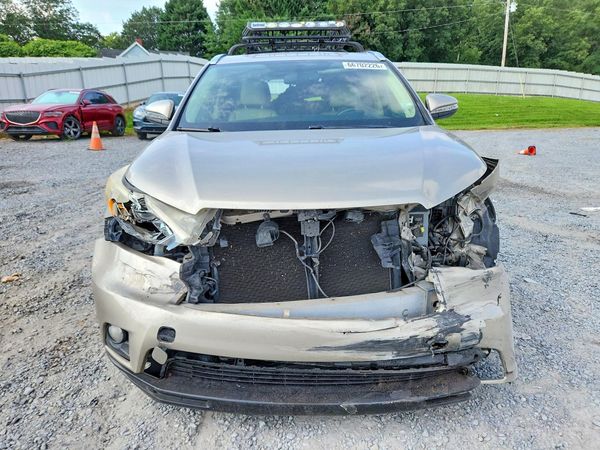 2016 TOYOTA HIGHLANDER