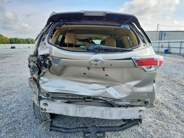 2016 TOYOTA HIGHLANDER
