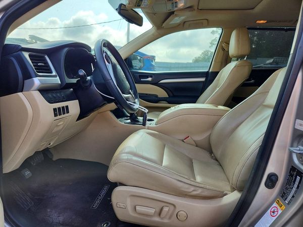 2016 TOYOTA HIGHLANDER