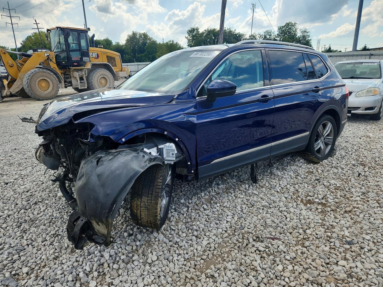 2021 VOLKSWAGEN TIGUAN SE, SE R-Line Black, SEL — Front 3/4