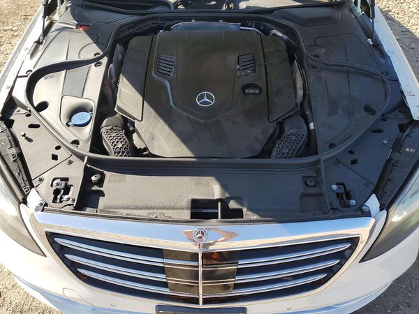 2018 MERCEDES-BENZ S — Engine bay