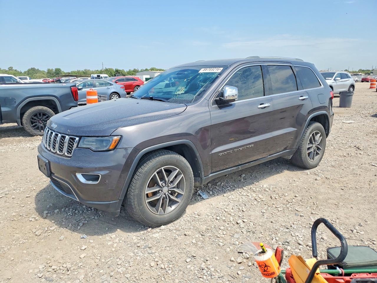 2018 JEEP CHEROKEE Limited — Front 3/4