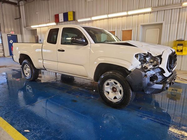 2020 TOYOTA TACOMA SR5 — Passenger 3/4