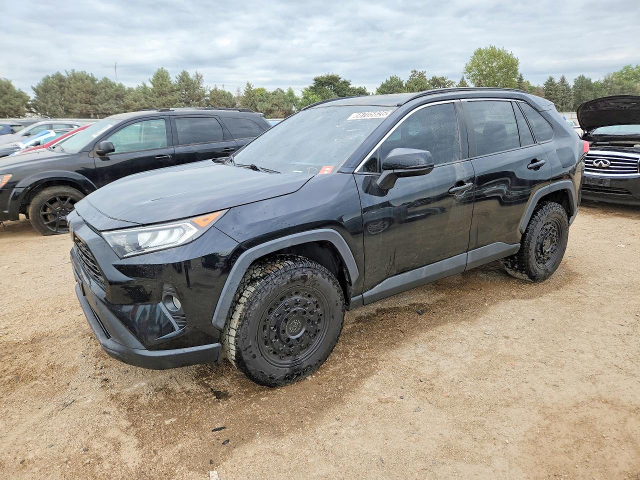 2019 TOYOTA RAV4 XLE / XLE Premium 4WD — Front 3/4