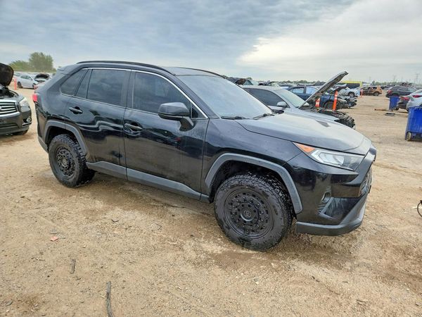 2019 TOYOTA RAV4 XLE / XLE Premium 4WD — Passenger 3/4