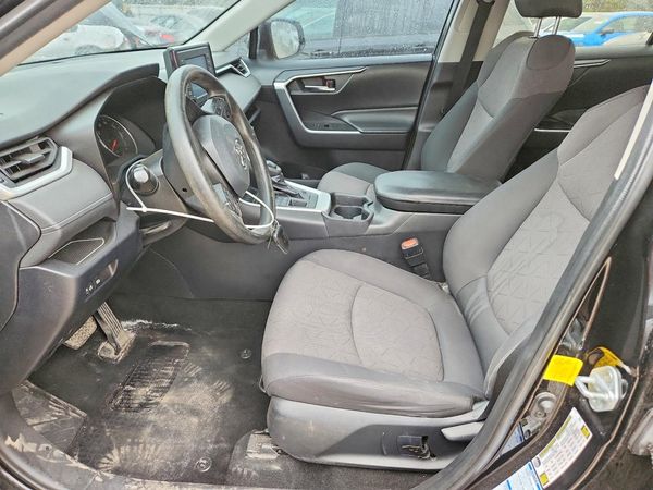 2019 TOYOTA RAV4 XLE / XLE Premium 4WD — DENT