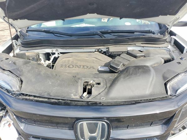 2021 HONDA PILOT — Engine bay