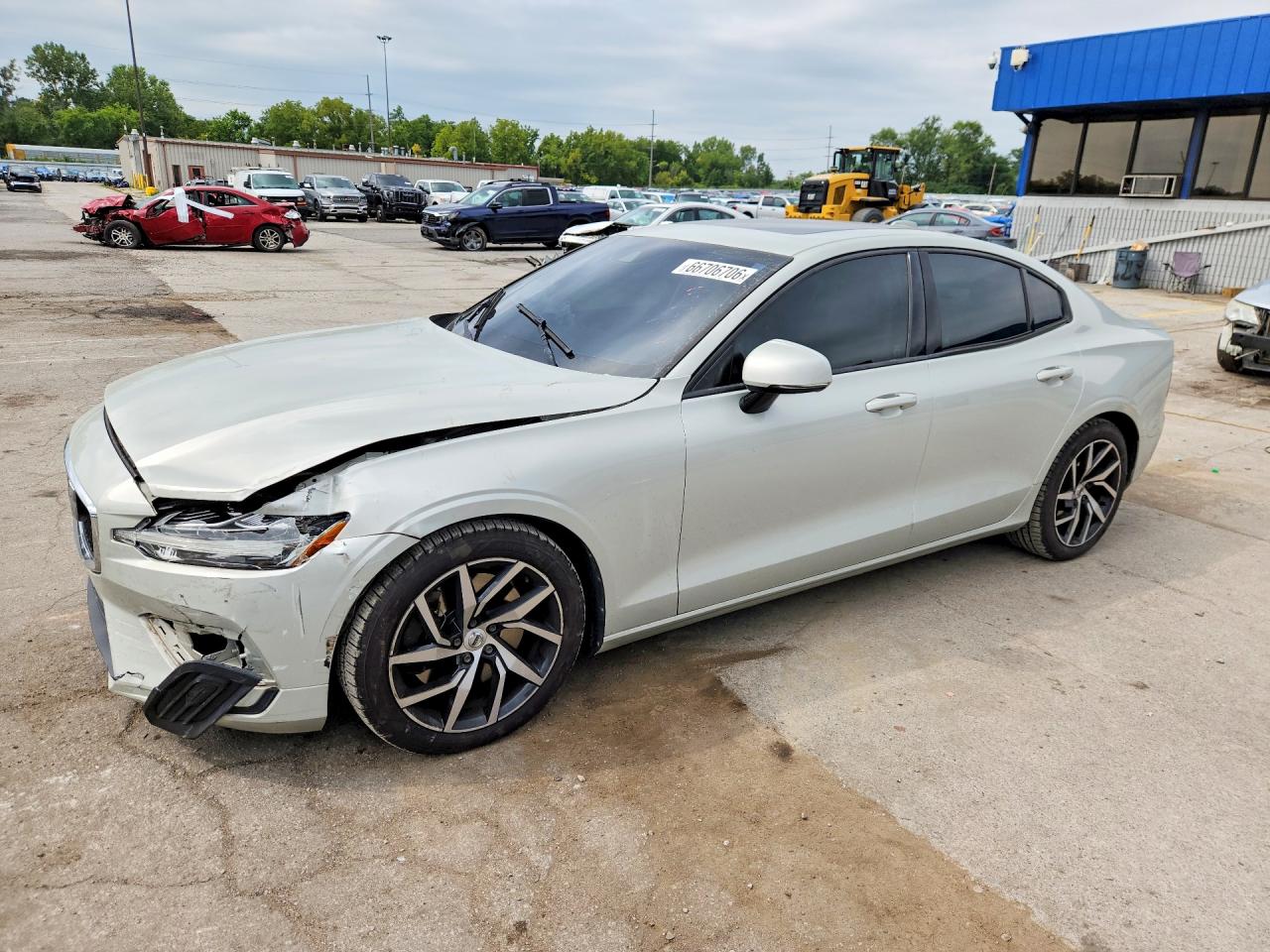 2019 VOLVO S60 Momentum