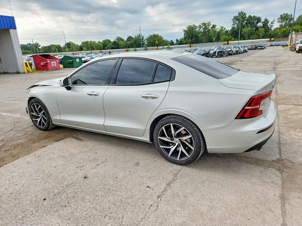 2019 VOLVO S60 Momentum