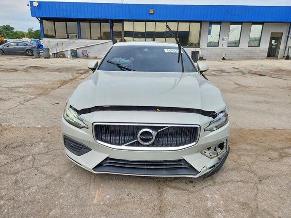 2019 VOLVO S60 Momentum