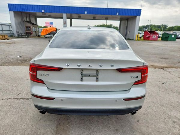 2019 VOLVO S60 Momentum