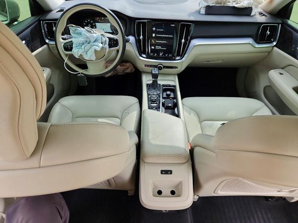 2019 VOLVO S60 Momentum