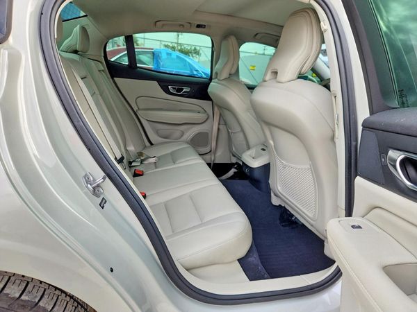 2019 VOLVO S60 Momentum