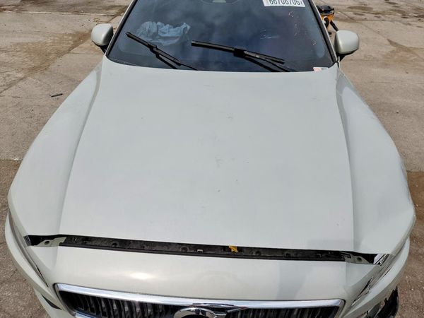 2019 VOLVO S60 Momentum