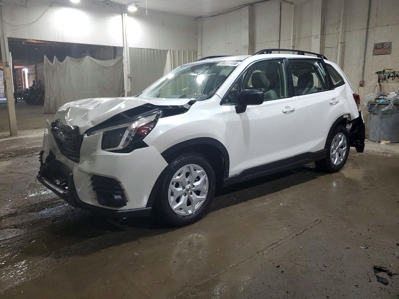 2022 SUBARU FORESTER Base Plus — Front 3/4