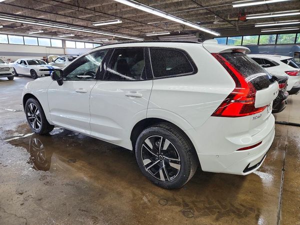 2026 VOLVO XC60 Plus Dark