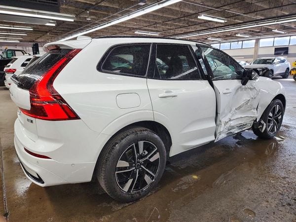 2026 VOLVO XC60 Plus Dark
